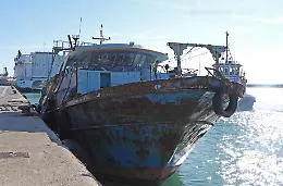 Pozzallo, maxi sbarco: in 400 erano erano stipati su un motopesca