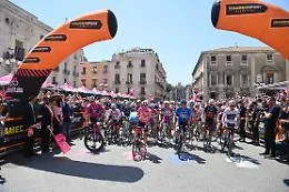 Giro d'Italia: a Messina vince Demare e Nibali si gode l'abbraccio della sua citt&agrave;