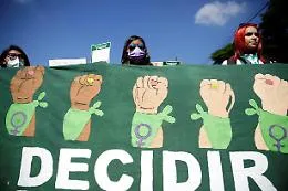 El Salvador: ha un aborto spontaneo, condannata a 30 anni