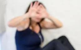 "Gaslighting" alla compagna, cos'&egrave; la violenza che manipola