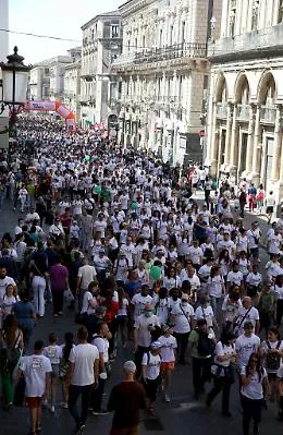 CorriCatania: la "marea" bianca invade la citt&agrave; per coniugare sport e solidariet&agrave;