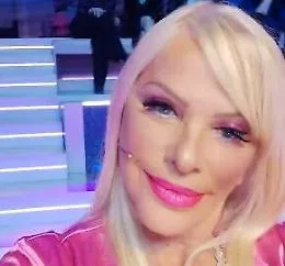 Cicciolina e la proposta "indecente" a Putin: &laquo;Ferma la guerra e mi offro per una notte di sesso&raquo;