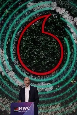 Vodafone: chiude 2022 con 2,6 miliardi di utile, ricavi +4%