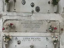 Omofobia: a Napoli lapide del 1924 testimonia amore gay