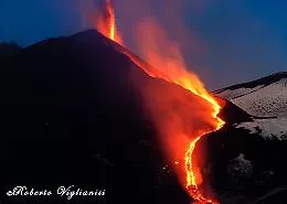 L'Etna continua a dare spettacolo con un'attivit&agrave; stromboliana "pulita"