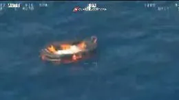 Rimorchiatore affondato, i soccorsi e la zattera di salvataggio vuota: il video