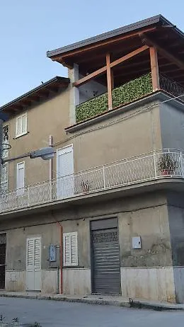 La protesta degli sfollati di Ravanusa: &laquo;Il Comune ci nega i sopralluoghi nelle nostre case&raquo;