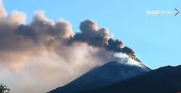 L'Etna, la lava e l'emissione di cenere e fumo: ecco perch&eacute; il vulcano sta cambiando "pelle"