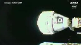 Il taxi spaziale ha raggiunto la Iss in orbita a 400 km di quota