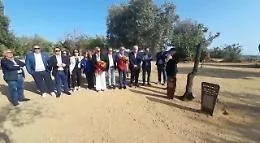 Il sindaco Miccich&eacute; nel Giardino dei Giusti della Valle dei Templi per commemorare Giovanni Falcone