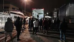 Caro Gasolio: Ancona, pescatori bloccano tir pesce estero
