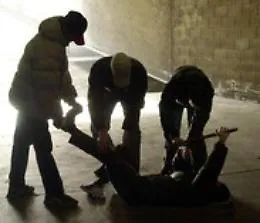 &laquo;Sei lesbica&raquo; e la baby gang manda all'ospedale una ragazza vicino al Forum