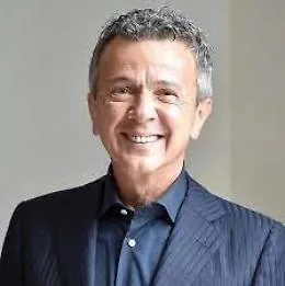 Pupo: &laquo;Vivo con moglie e amante, ma non sono da invidiare. Gianni Morandi mi ha salvato la vita&raquo;