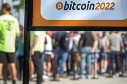 Bitcoin: perde il 10% e scende fino a 20.800 dollari