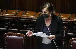 Caos ai seggi a Palermo, Lamorgese respinge le accuse: &laquo;In Sicilia la competenza &egrave; della Regione&raquo;