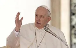Papa Francesco "richiama" i giovani: &laquo;Niente sesso prima del matrimonio&raquo;
