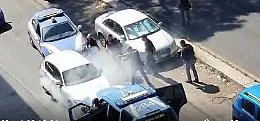 Paura vicino al Vaticano, auto forza un posto di blocco