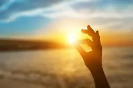 Solstizio, dalle 11,14 siamo ufficialmente entrati in estate: Sole mai cos&igrave; in alto