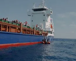 Oltre 900 profughi su tre navi Ong in attesa di un porto sicuro in Sicilia