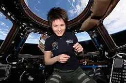 AstroSamantha: &laquo;Nello spazio meglio una pianta di pomodori che di fiori&raquo;