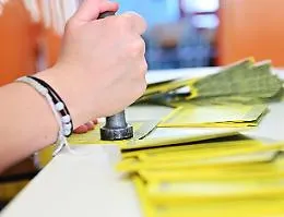 Amministrative, alleanze incrociate tra destra e sinistra nei piccoli comuni