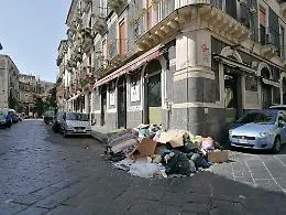 Caos rifiuti a Catania, sindacati chiedono stato di emergenza: "C'&egrave; ulteriore rischio aumento Tari"