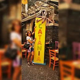 Vladimir Luxuria con Catania nel cuore tra "puppu", granita e seltz limone e sale