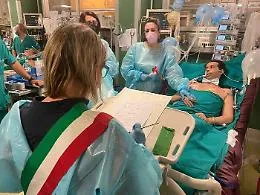 Si sposa in fin di vita ma la notte dopo un trapianto di cuore lo salva