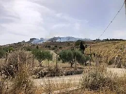 Aragona, fiamme alte al Parco minerario delle Zolfare