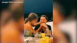 Laura Pausini non regge l'alcol e non riesce a smettere di ridere