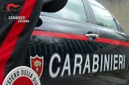 Aggredisce la moglie anche davanti ai carabinieri: arrestato