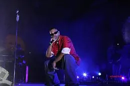 Mahmood in concerto, le foto dello spettacolo e dei fan nella splendida cornice di Taormina