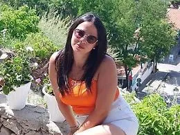 La via "impossibile" di Valentina uccisa dal figlio: &laquo;Non devi lasciare pap&agrave;&raquo;