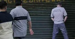 San Giovanni Gemini, pip&igrave; &ldquo;salatissima&rdquo;: multa da 5mila euro ciascuno a 9 giovani sorpresi a urinare per strada