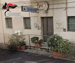 Aci Catena, assedia la casa dove si era rifugiata la moglie: arrestato