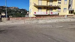 Scritte ingiuriose sul muro della Camera del Lavoro di Agrigento