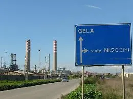 Gela, acque di falda e terreni del Petrolchimico non bonificati: processo per 12 dirigenti di Raffineria e Eni Rewind