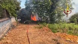 Vasto incendio ad Aci Catena: in fiamme la collina di Vampolieri