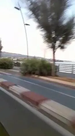 Incendio sulla collina di Vampolieri: la colonna di fumo visibile dal Lungomare di Catania