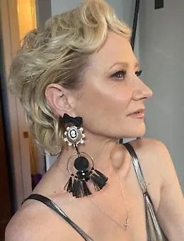 Anne Heche ferita in incidente stradale, &egrave; in gravi condizioni