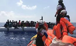 Soccorsi venti migranti in fuga da Guinea e Costa d'Avorio