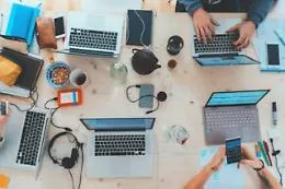 Etna digital academy, a scuola di digitale per giovani e imprese