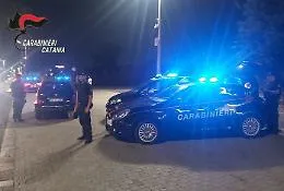 Cibi non tracciati e scarsa igiene in cucina di un lido della Plaia: multa e denuncia