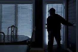 Ladri in casa di una pensionata, portati via contanti e oggetti preziosi