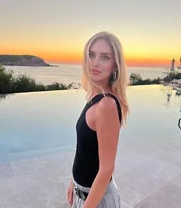 Chiara Ferragni contro la Meloni: &laquo;Se vince le elezioni rischiamo politica contro l'aborto&raquo;
