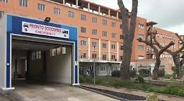 Tensione a Gela: lite in un bar degenera, ventenne ferito da una coltellata all'addome e trasferito