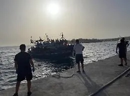 Lampedusa, ancora sbarchi: quasi mille nell'hotspot