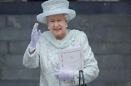 I gioielli della regina Elisabetta: ecco che cosa c'&egrave; nel portagioie della sovrana