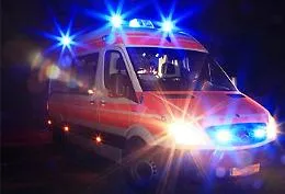 Dodicenne travolta da un'auto sul ciglio della strada: &egrave; in gravi condizioni