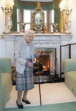 Il Balmoral tartan, il tessuto esclusivo dei kilt della regina